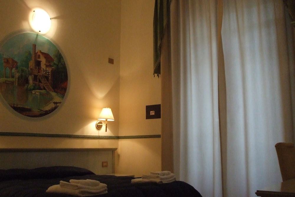 Cambridge Hotel